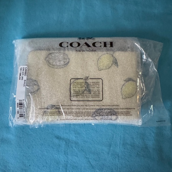 NWT 2025 Coach lemon print leather wristlet - Picture 4 of 4